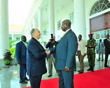 H.H. The Aga Khan meet with Uganda President Museveni on 2015-02-24 in Kampala